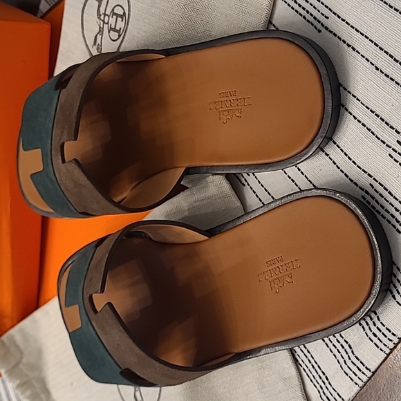 Hermès Izmir Sandal - Picture 8 of 16
